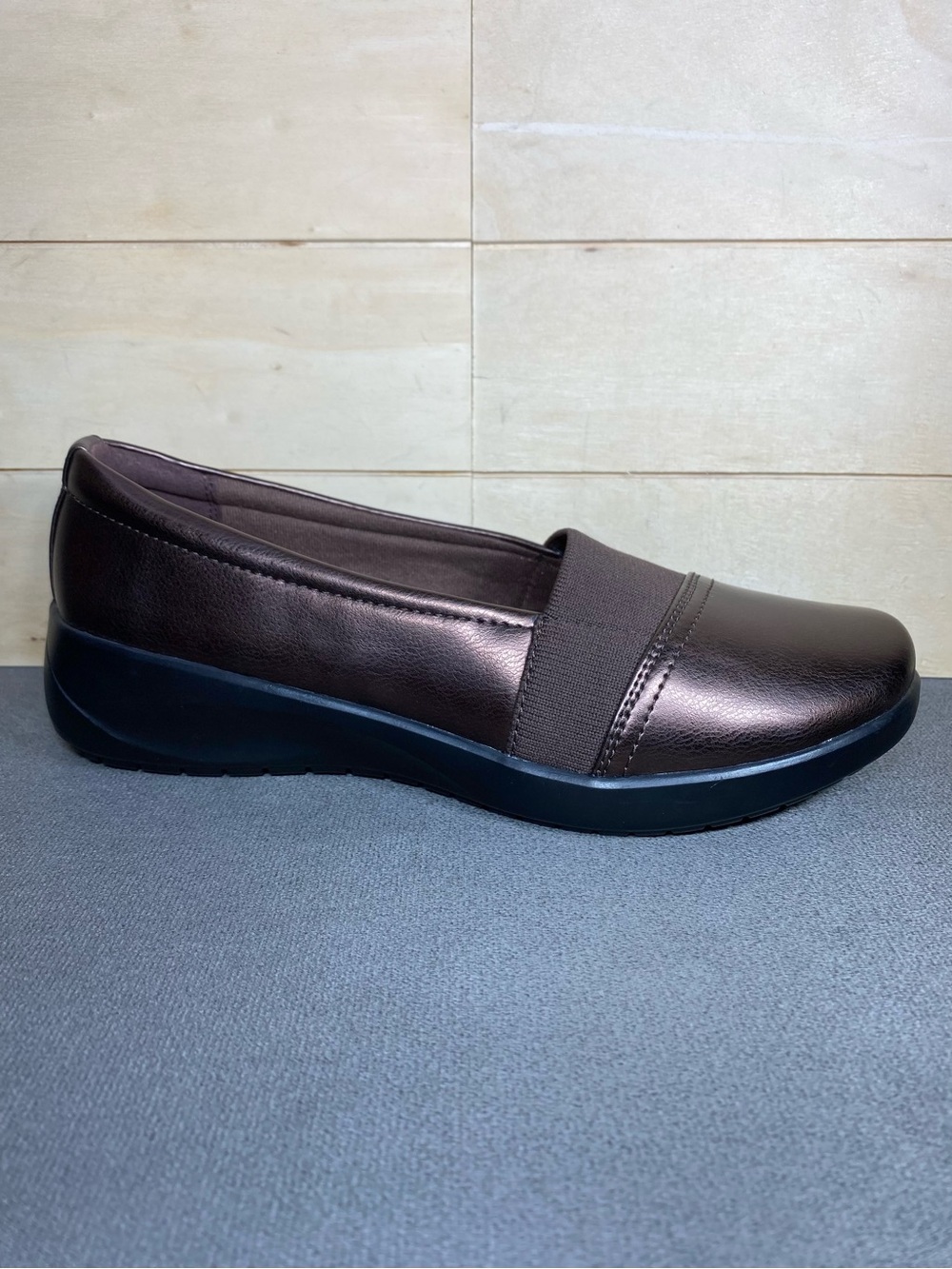 Clarks Kaetlyn Rhea Slip-Ons Women's Size 6.5 Shoes M Bronze Faux Leather